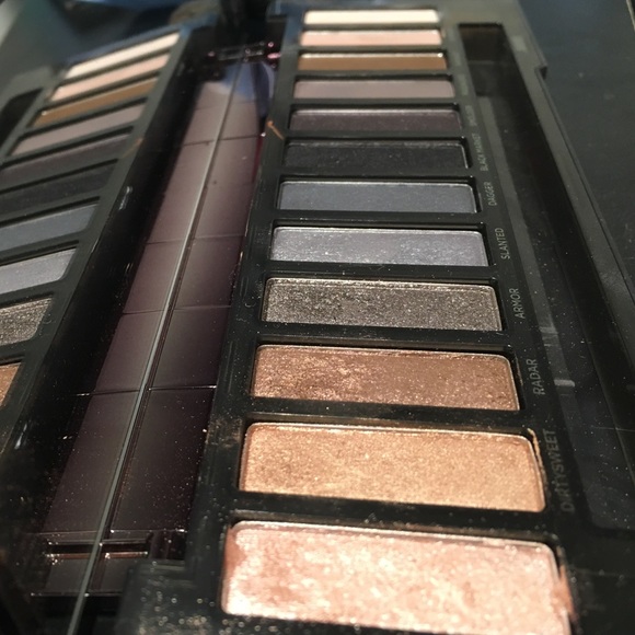 URBAN DECAY SMOKEY PALATE - Picture 4 of 4