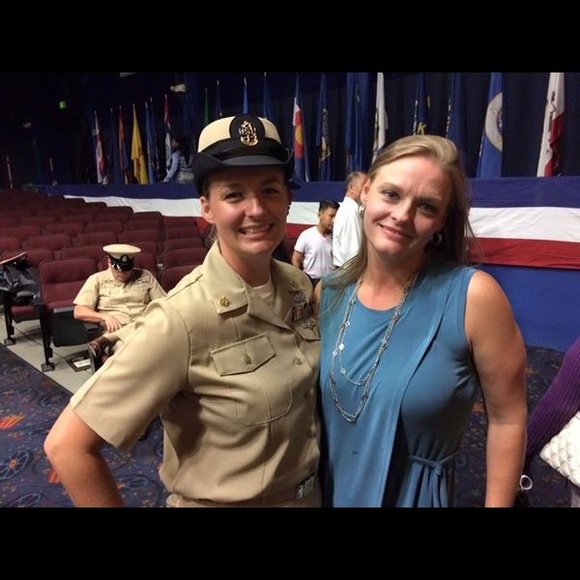 Meet your Posher, Lori - Picture 1 of 2