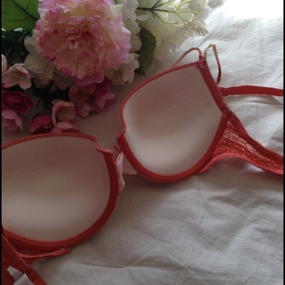 GILLIAN & OMALLY'S  PRETTY PADDED BRA 34D - Picture 2 of 8