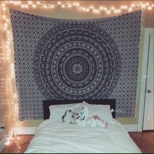 URBAN OUTFITTERS TAPESTRY!!