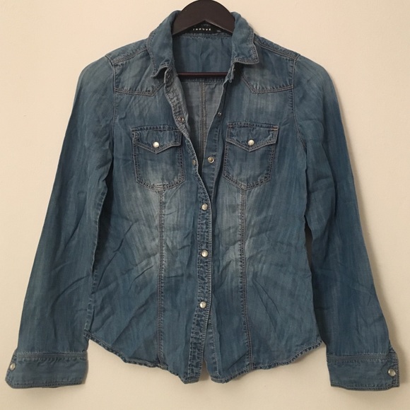 Denim shirt with pearl snap closure buttons