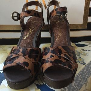 Brown leopard wedge