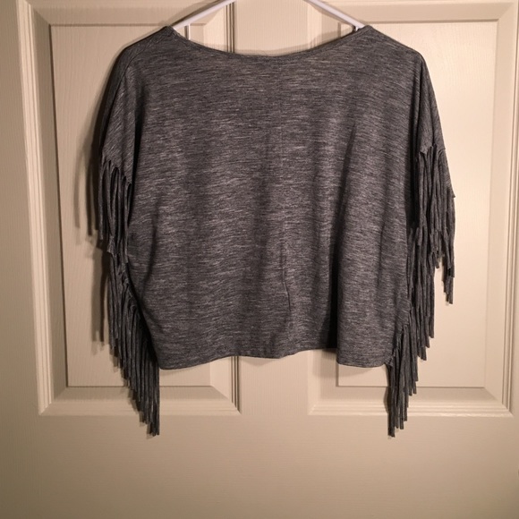 🔴SOLD! Gray top stringy sleeves - Picture 2 of 3