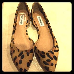 BRAND NEW NEVER BEEN WORN STEVE MADDEN FLATS