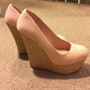 Light pink wedges