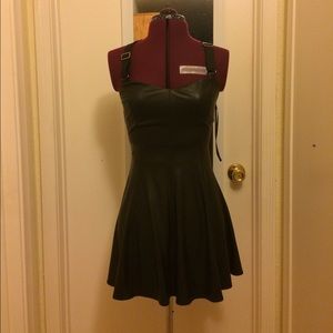 🏷🏷Final drop💸Black Pleather Mini 💀