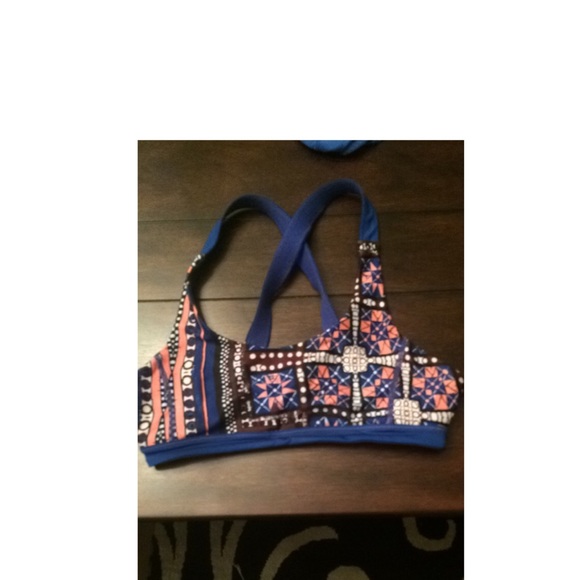 URBAN OUTFITTERS SPORTS BRA