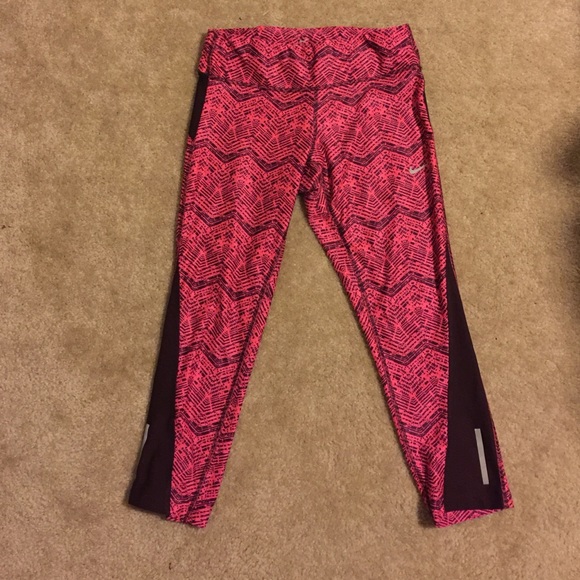 Nike Sri-Fit Crops