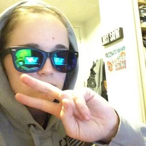 Meet your Posher, Riley