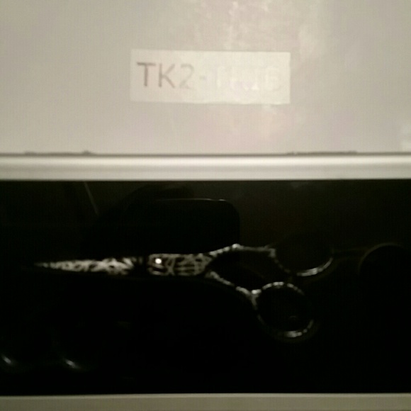 Professional hair cutting shears