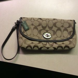 Authentic Coach Wallet wristlet♦️ SALE♦️