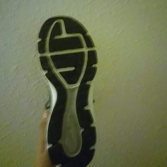Nike running shoes - Picture 2 of 4
