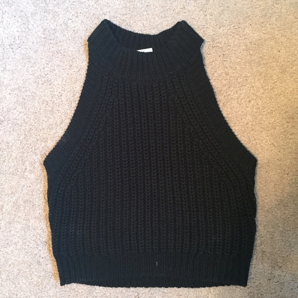 Black knit crop top