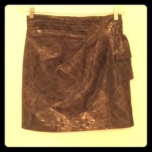 High-wasted skirt with gold detailing