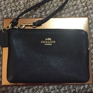 Make me an offer! Coach wristlet.