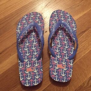 Vineyard vines flip flops