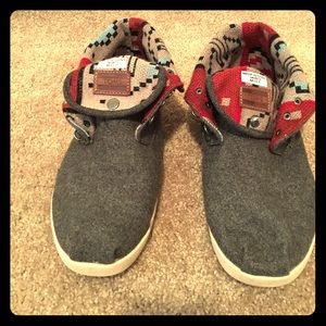 Men's Toms sneakers, size 10.5