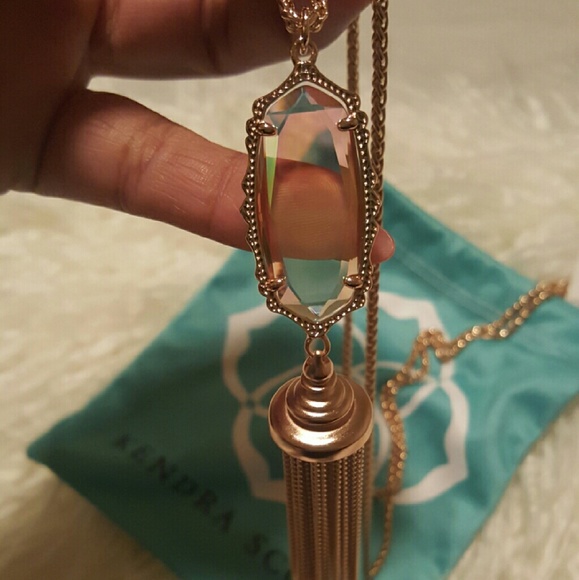 SOLDDDDDDKendra Scoot necklace in iridescent peach