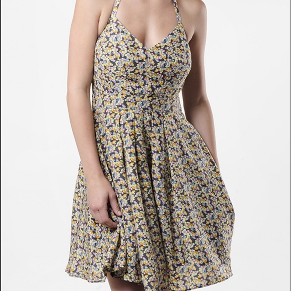 • Elizabeth and James halter dress size XS • - Picture 4 of 4
