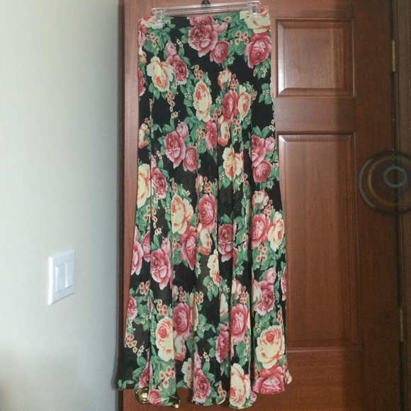 High waisted floral maxi skirt