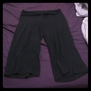 Black cropped pants