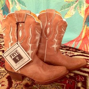 Frye Lily Cowboy Boots Tan Camel Daisy Duke 7 New