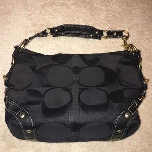 Coach Authentic Carly Hobo Medium
