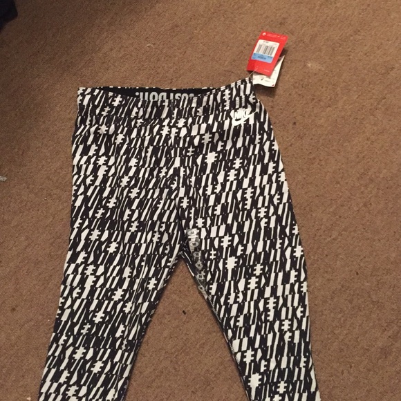 Nike print legging new with tag szM