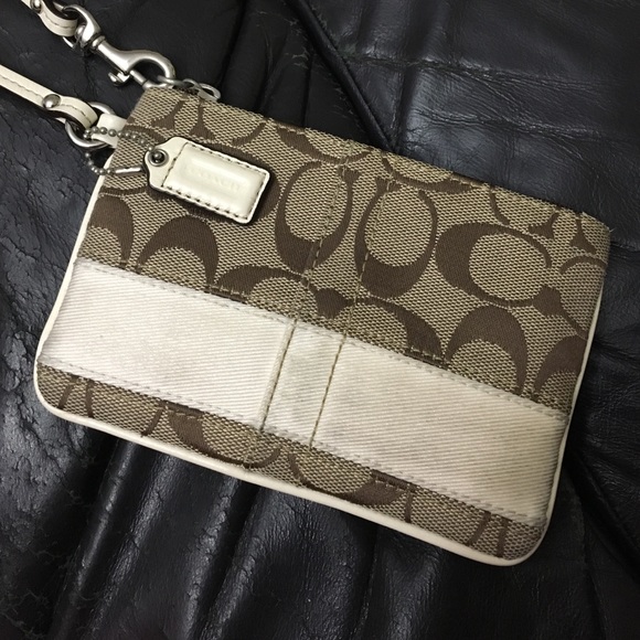 ⚡️SALE⚡️Coach Wristlet