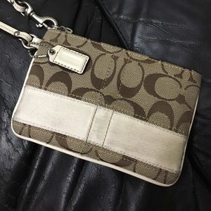⚡️SALE⚡️Coach Wristlet