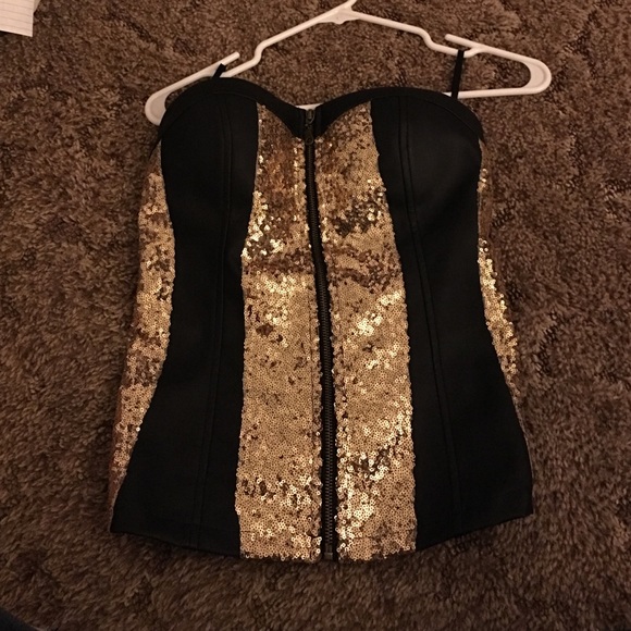 Sexy corset sequenced in gold