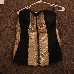 Sexy corset sequenced in gold