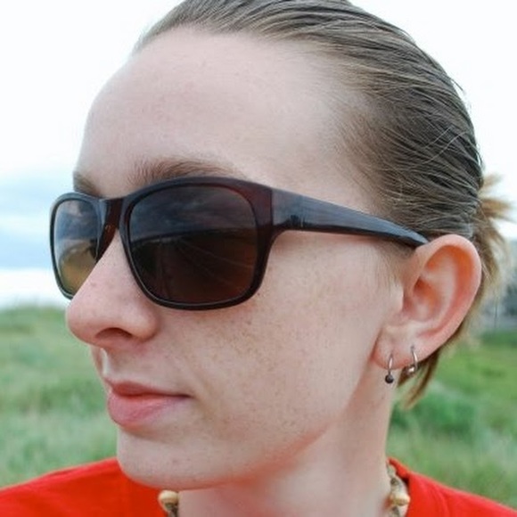 Meet your Posher, Kayla - Picture 1 of 1