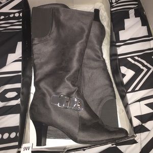 Half high boots with a heel