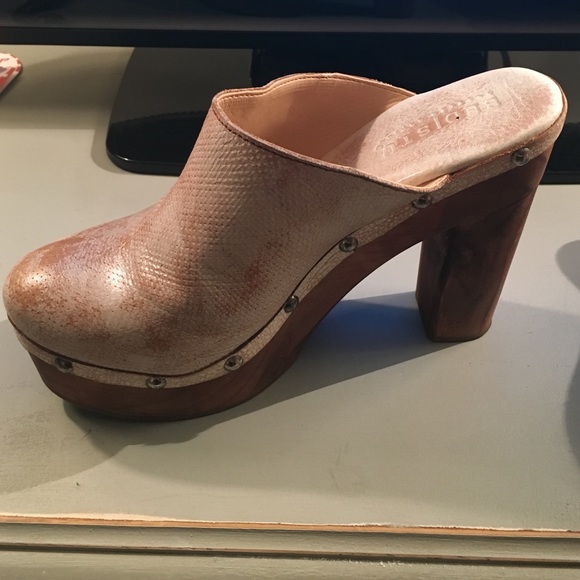 Shoes - Picture 2 of 3
