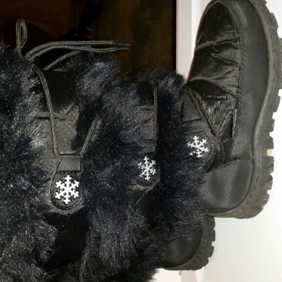 Snow boots