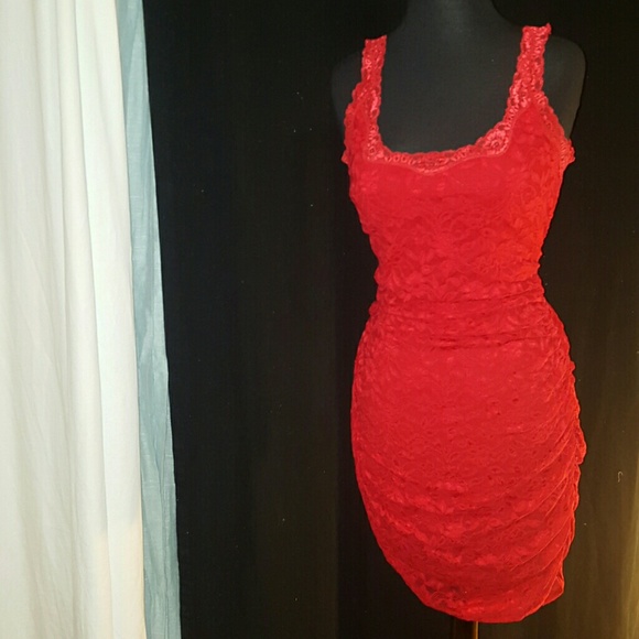 Moda International, Fire Engine Red, Pencil Cut