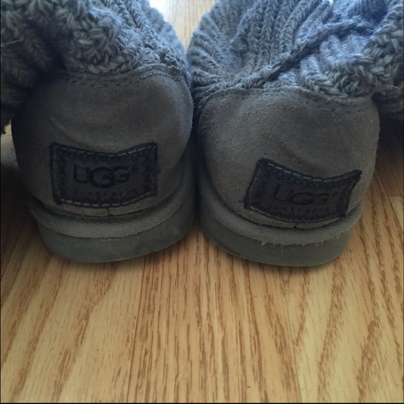 SOLD Grey Cardy Ugg boots - Picture 3 of 4