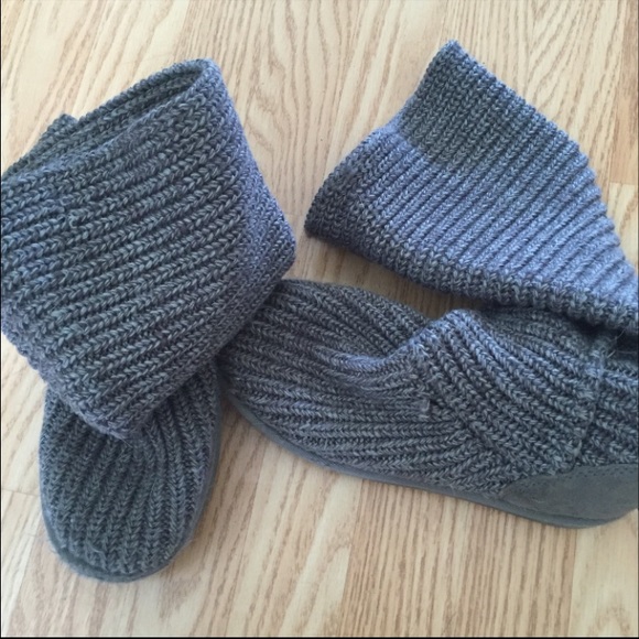 SOLD Grey Cardy Ugg boots - Picture 4 of 4