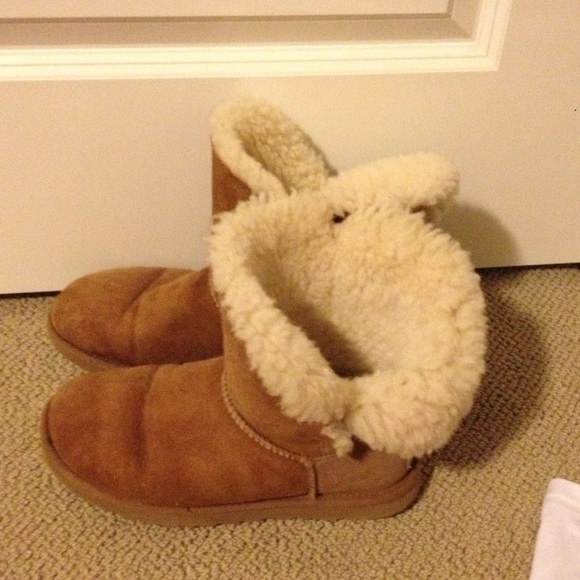 Bailey bow chestnut uggs