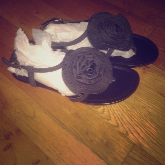 Vera Wang sandals