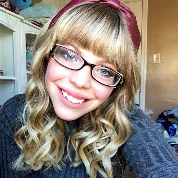 Meet your Posher, Haley - Picture 2 of 2