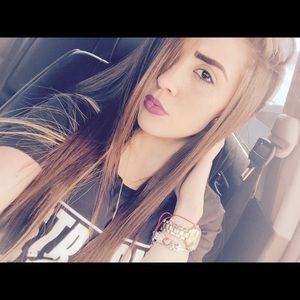 Meet your Posher, Claudia