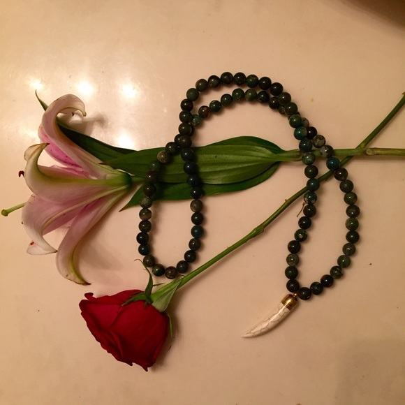 Beautiful Jade Necklace with Horn pendant - Picture 1 of 1