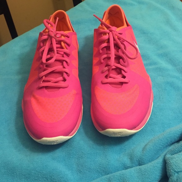 Nike shoes - Picture 2 of 4