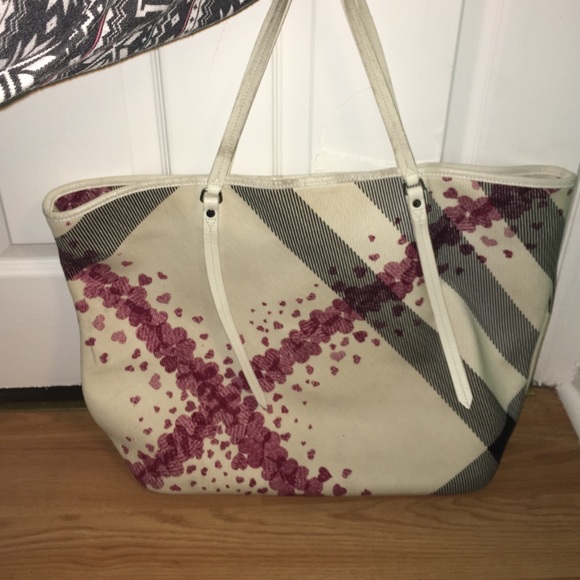 burberry hearts confetti large tote