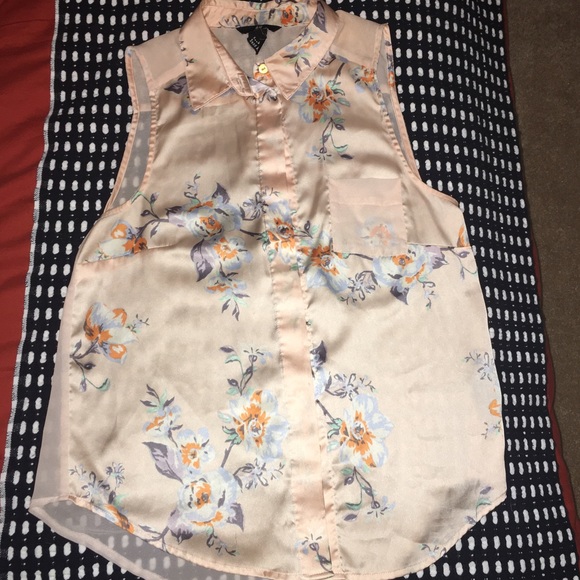 H&M Tops - H&M Spring Sleeveless Floral Shirt