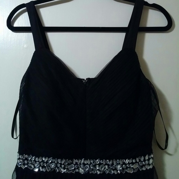 Dress - Picture 4 of 4