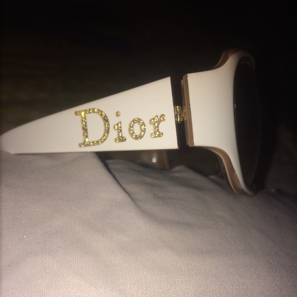 💗 SALE💗Christian Dior Rhinestone Sunnies!! - Picture 3 of 4