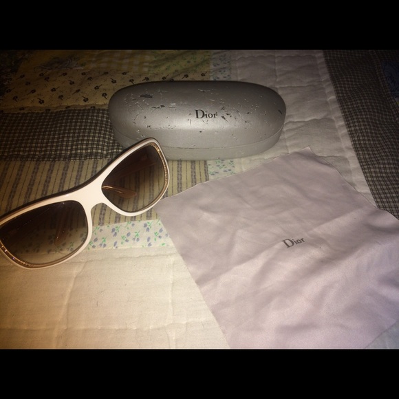 💗 SALE💗Christian Dior Rhinestone Sunnies!! - Picture 4 of 4